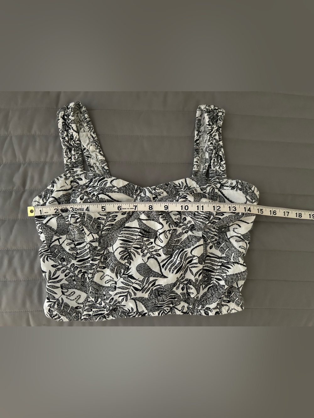 Japna Black and White Tropical Crop Top. Size medium - Picture 5 of 5